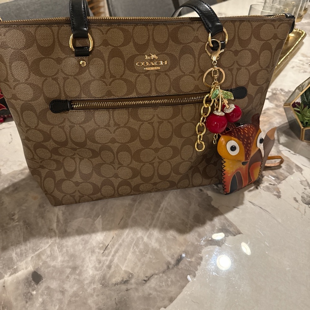 Coach Brown Tote Bag with Keychain - Picture 2 of 7